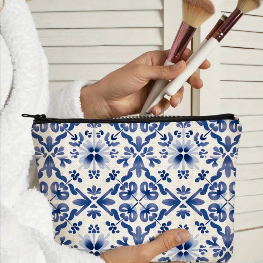 Blue & White Floral Cosmetics Bag Zipper Travel Pouch - Picture 2 of 7